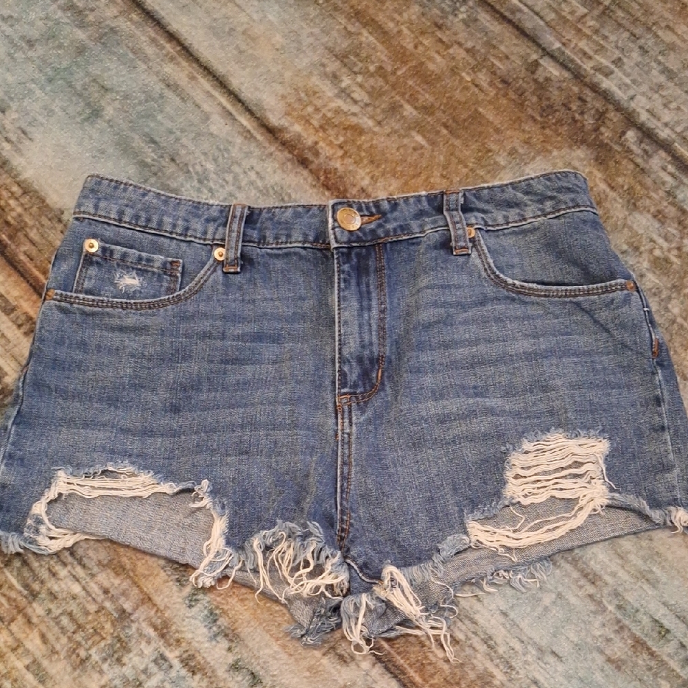 STS Blue Ripped Jean Shorts. Size 29